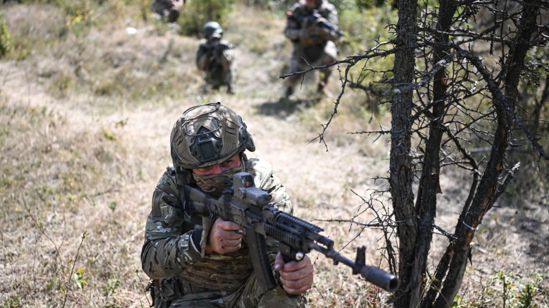 Российские военные проводят разминирование на авдеевском направлении