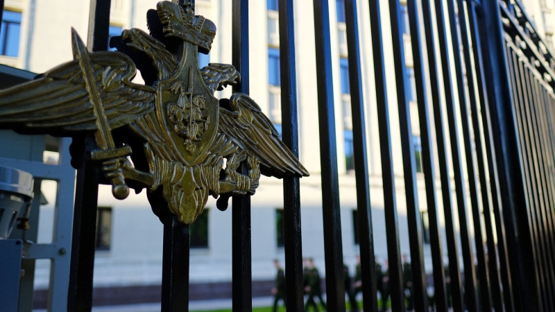 Песков переадресовал в Минобороны вопрос о службе призывников в приграничье