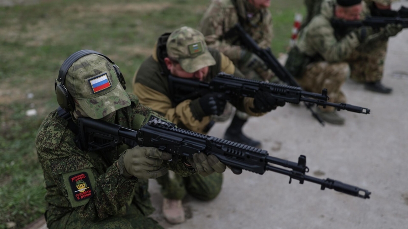 Ивановские десантники тренируются на полигоне в ЛНР