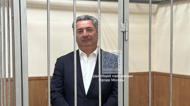 В Сургуте главе отдела миграции избрали меру пресечения по делу о взятке