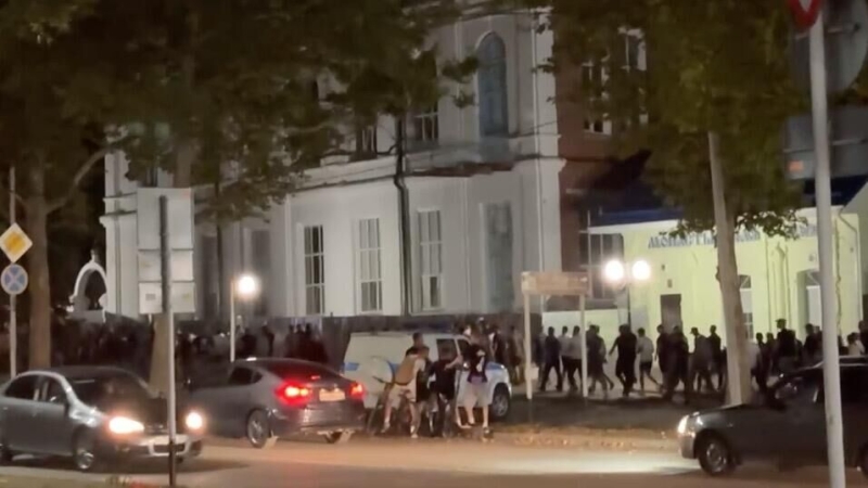 В Госдуме попросили проверить видео нападения подростков на курьера