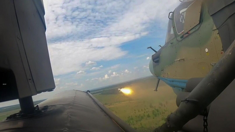Российские вертолеты уничтожили технику ВСУ в Курской области