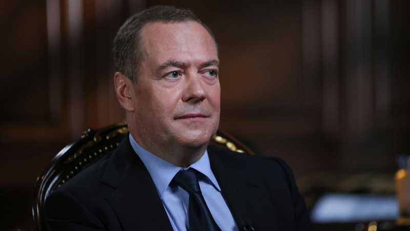 Байден играет на эскалацию конфликта на Украине, заявил Медведев