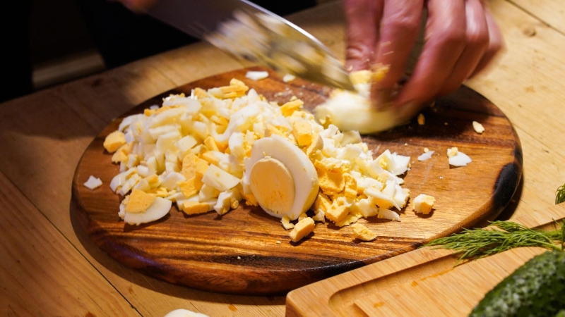 Как приготовить салат “Мимоза”: лучшие рецепты и советы кулинаров