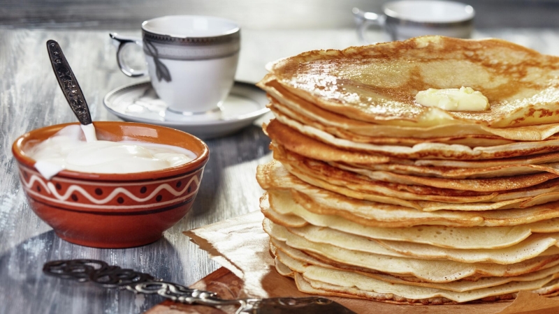 Из ткани, блинов, бумаги: поделки на Масленицу с детьми своими руками