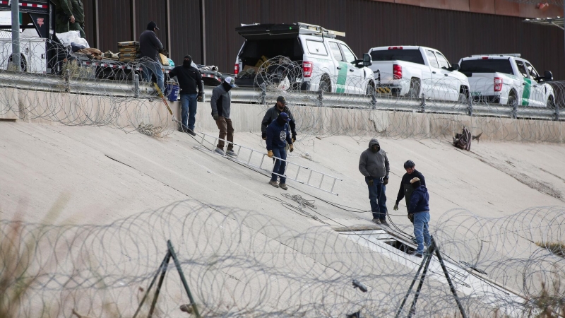 Тайный туннель на границе США и Мексики засыпят