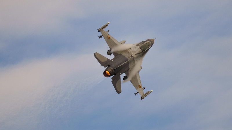 Самолеты, находившиеся в воздушном пространстве Бельгии, перенаправляют