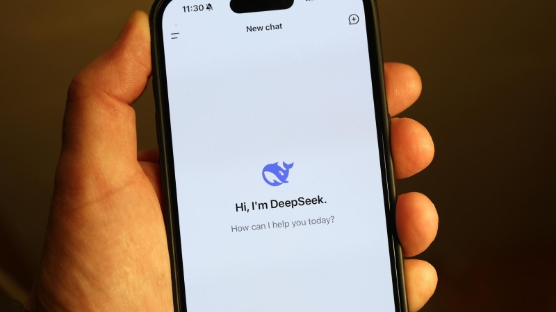 Китайский DeepSeek AI угрожает технологическому лидерству США, пишут СМИ