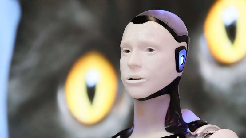 Глава ЕК объявит новую европейскую стратегию по ИИ, заявил Макрон