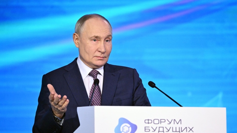 Путин посетил выставку передовых разработок на Форуме будущих технологий