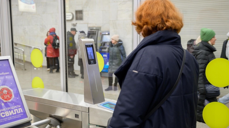 В Петербургском метро запустили оплату проезда по биометрии