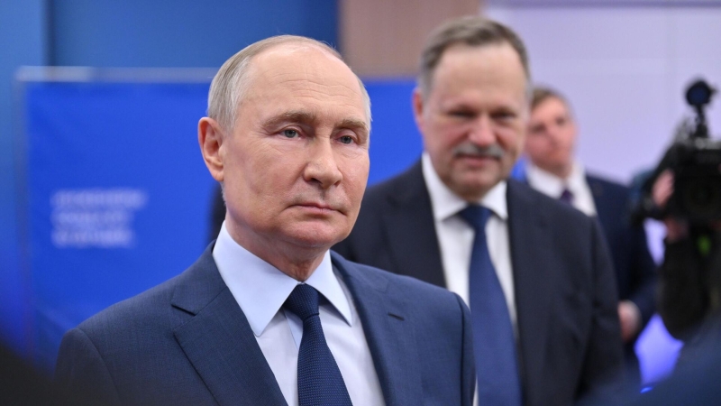 Путин заявил о планах создать в России индустрию космических сервисов связи