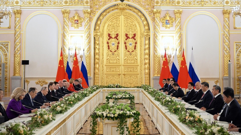 Россия и КНР отметили необходимость сотрудничества в военных технологиях ИИ