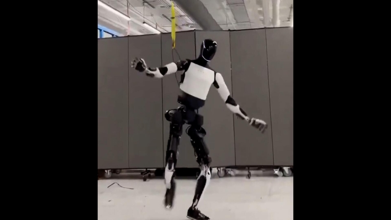 Робот Арди не смог присесть по просьбе главы СК