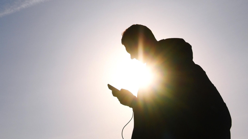 Госорганам запретили общаться с россиянами через иностранные мессенджеры