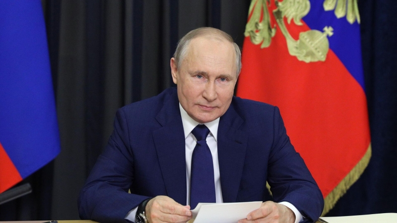 Путин поздравил химиков с профессиональным праздником