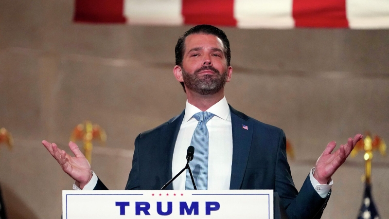 Сын Трампа высмеял публичные выступления Харрис