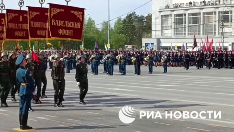 В Екатеринбурге впервые представили современную военную технику на параде