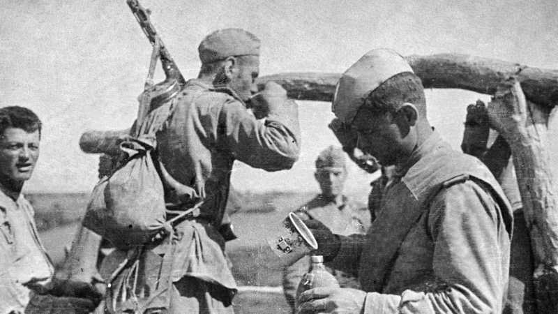 Портреты героев ВОВ покажут на рекламных экранах