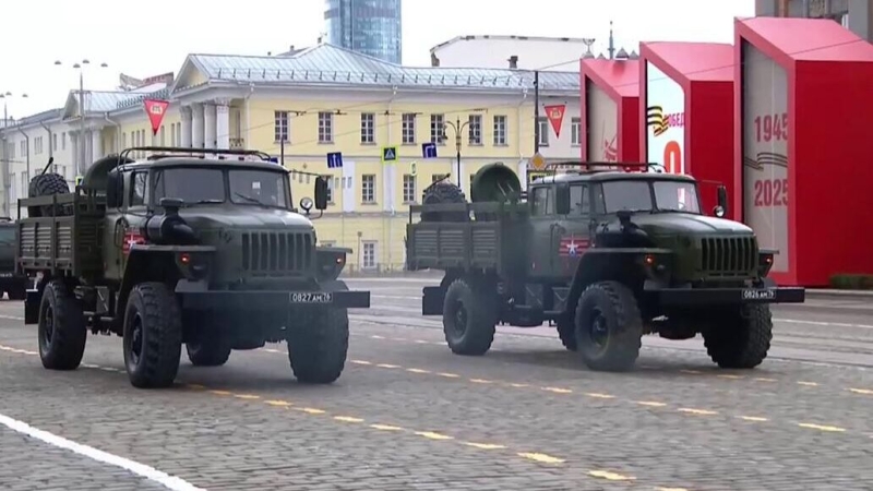 В Екатеринбурге впервые представили современную военную технику на параде