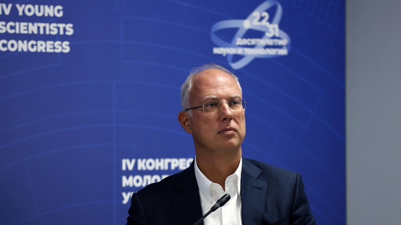 Глава РФПИ поддержал призыв Айзекмана к примирению Трампа и Маска