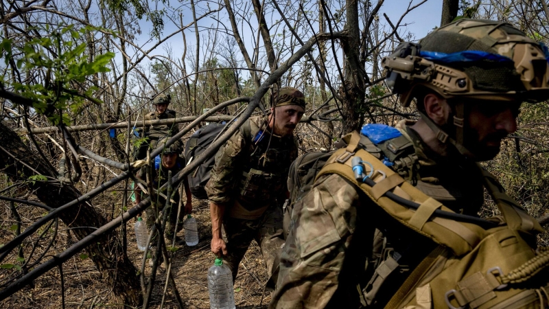 Подполье: Жители Херсона при киевском режиме ищут еду и вещи на помойках
