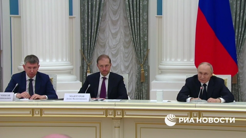 Нацмессенджер VK не уступает зарубежным конкурентам, заявил глава Минцифры