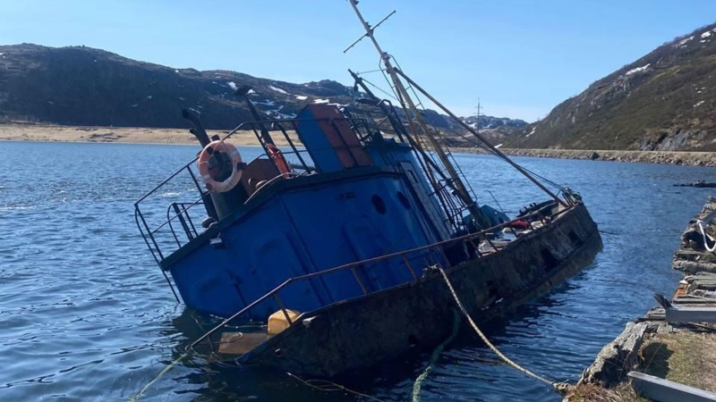 Судно, получившее пробоину на Енисее, частично подтоплено