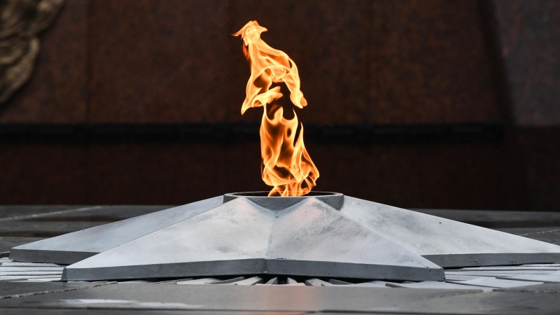 Троим жителям Петербурга предъявили обвинение в осквернении знамени Победы