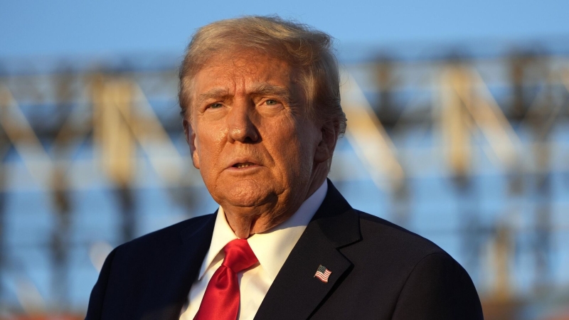 Трамп объявит о планах поставок оружия Украине в понедельник, пишут СМИ