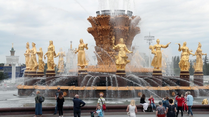 На Главной аллее ВДНХ появился новый арт-объект