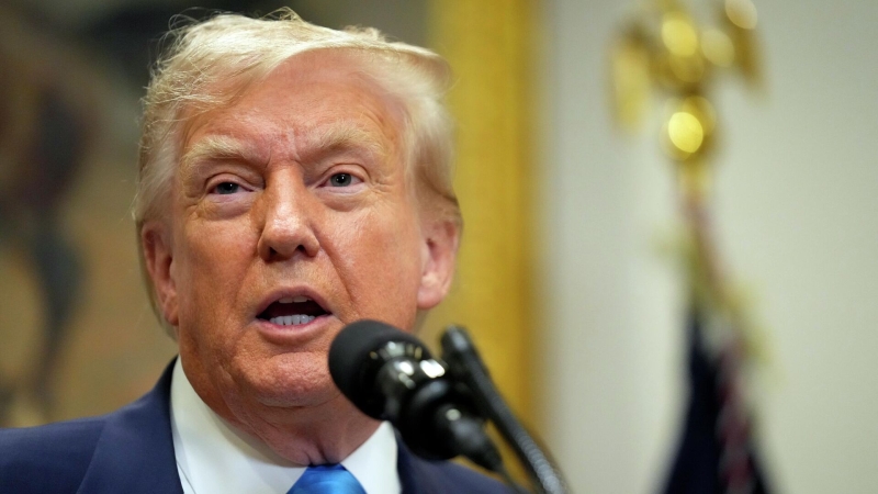 Трамп бьет по России, но целится в Китай