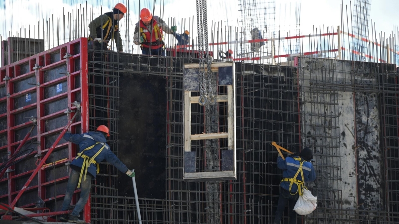 НОСТРОЙ: лимит по мигрантам приведет к нехватке рабочих на стройках России
