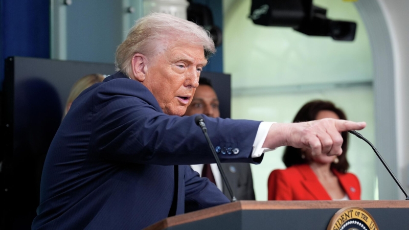 Трамп высказался о планах пригласить Зеленского на Аляску