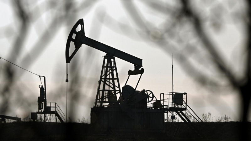 Индия продолжит закупать нефть у России, считают в КНР