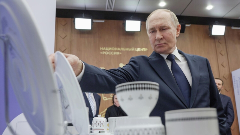 Путину рассказали об использовании роботов в ОПК