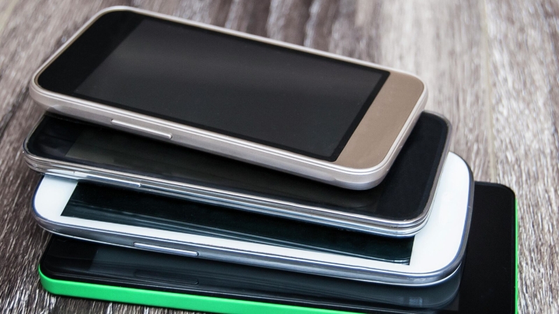 Новые iPhone 17 поступили в магазины Restore и МТС