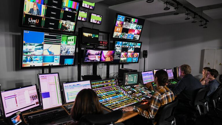 Путин отметил профессионализм журналистов RT