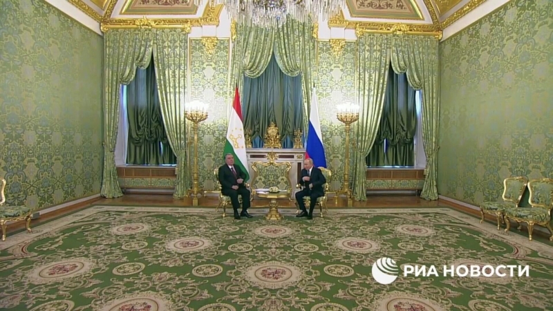 Путин поздравил Рахмона с днем рождения