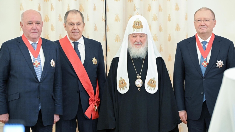 Патриарх Кирилл наградил командующего войсками ЮВО Александра Санчика