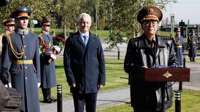 Ким Чен Ын поздравил Путина с днем рождения