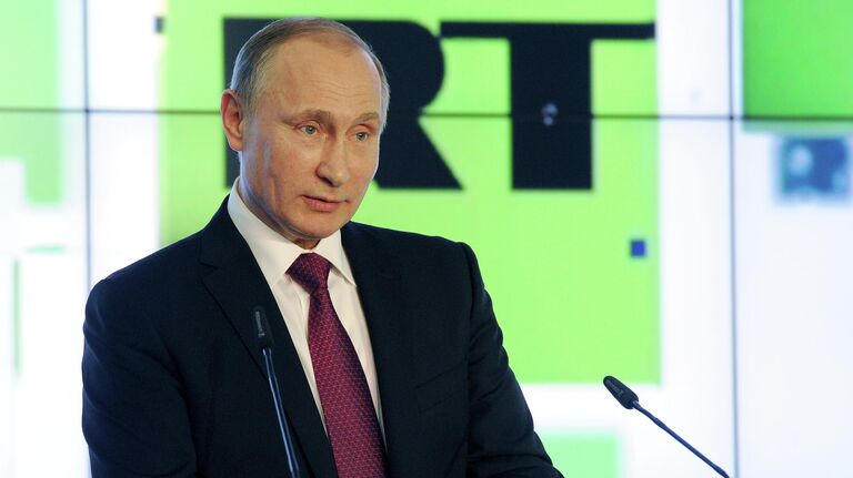 Путин отметил профессионализм журналистов RT