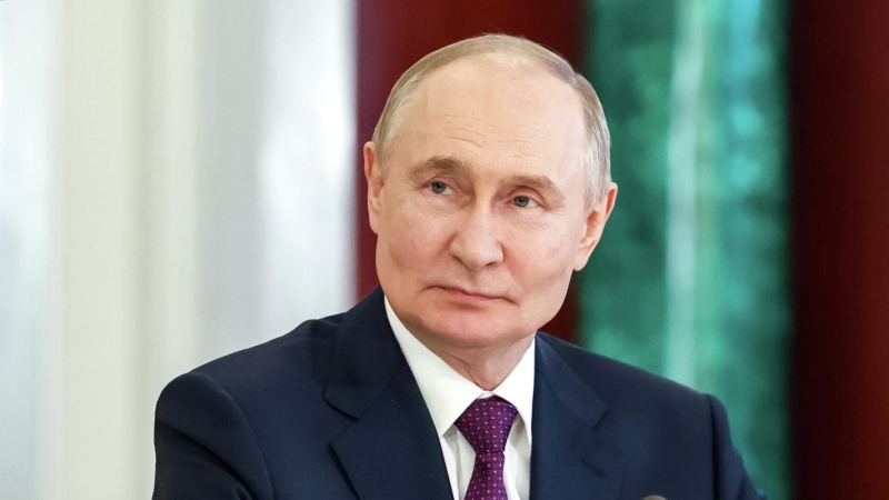 Путин спросил Грефа о финансировании создания спутниковых группировок