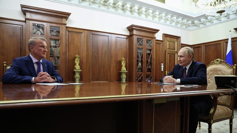 Путин спросил Грефа о финансировании создания спутниковых группировок