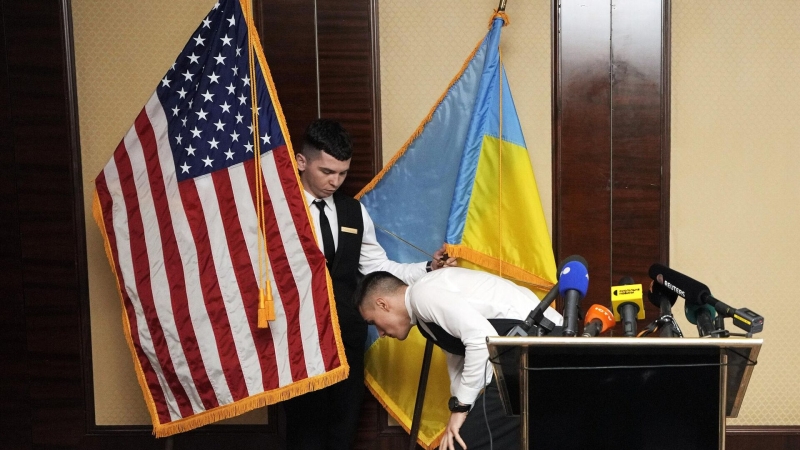 Переговоры США и Украины об урегулировании проходят нелегко, сообщает AFP