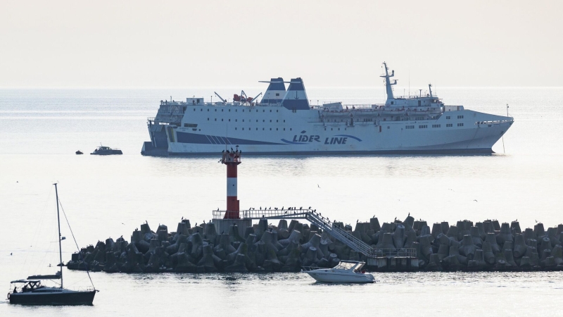 Паром Seabridge не смог получить разрешение на заход в Сочи