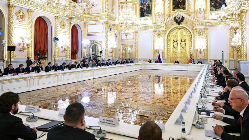 Путин назвал процент неподведомственных Минобрнауки вузов вопиющим