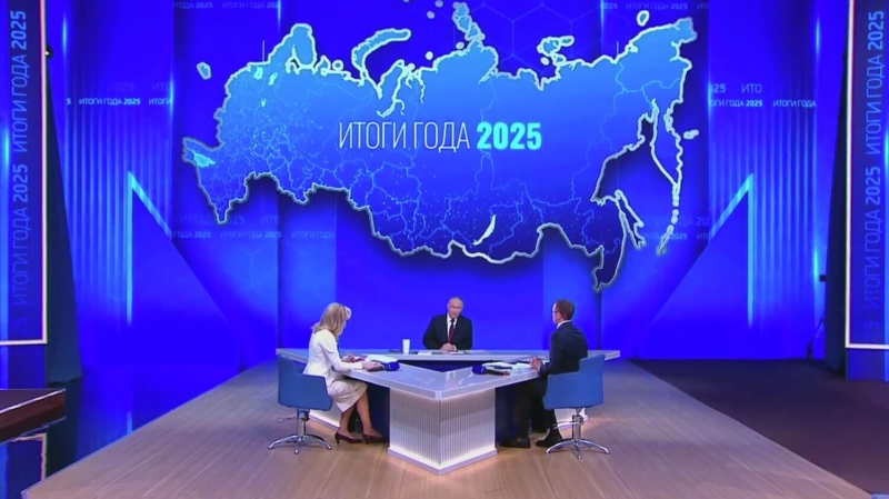 Путин уже два часа отвечает на вопросы на прямой линии