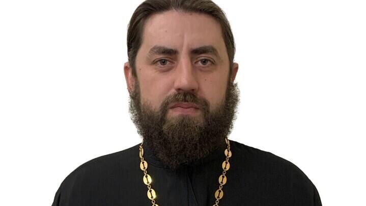 В Ужгороде верующие УПЦ протестуют около ТЦК из-за мобилизации священника