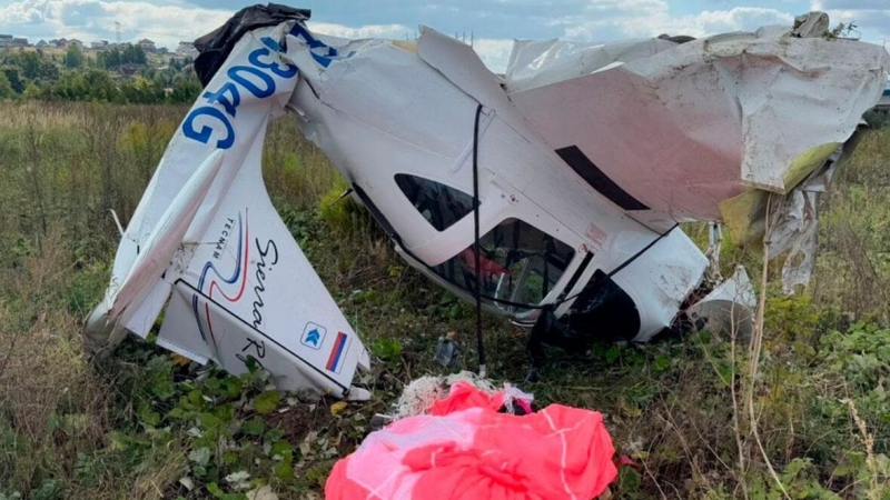 СК выясняет обстоятельства жесткой посадки самолета в Подмосковье